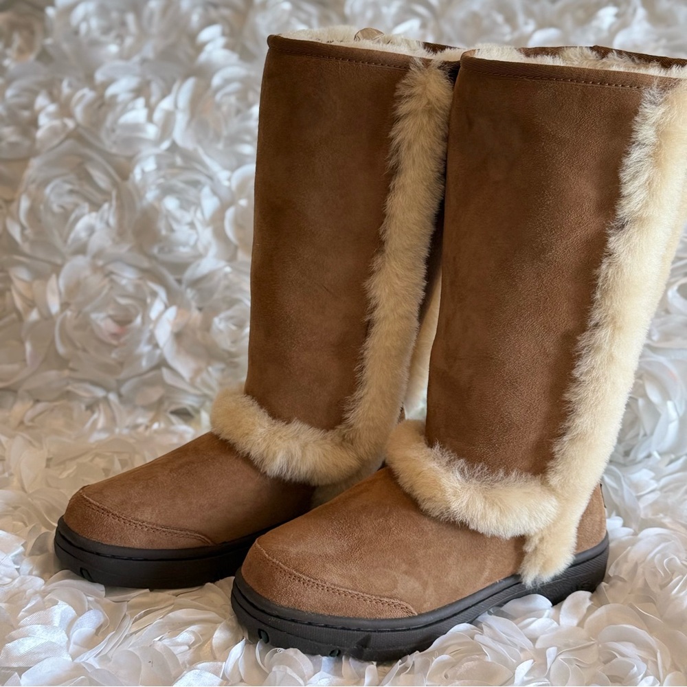 Elegant Brown Fur-Trimmed Winter Boots